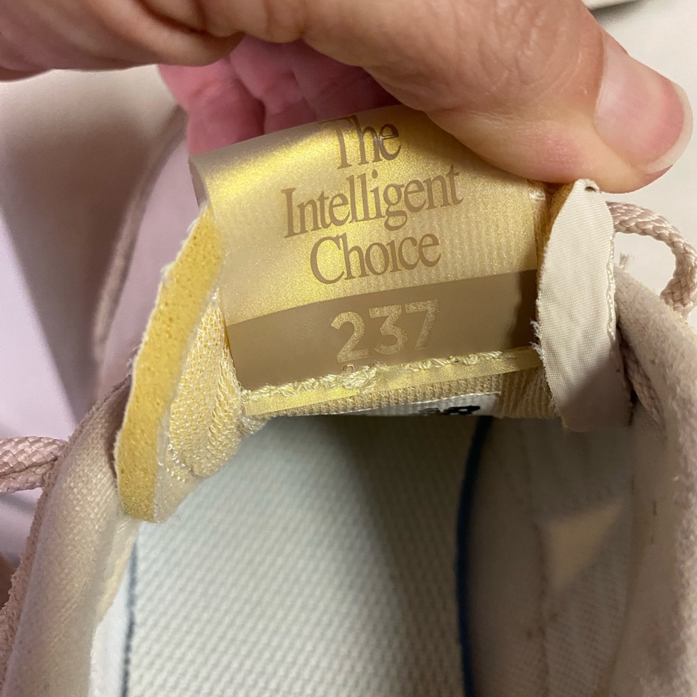 NEW BALANCE NB 237 Womens Sz 7 Beige White Athletic Textured Shoes Sneakers EUC - Picture 6 of 16